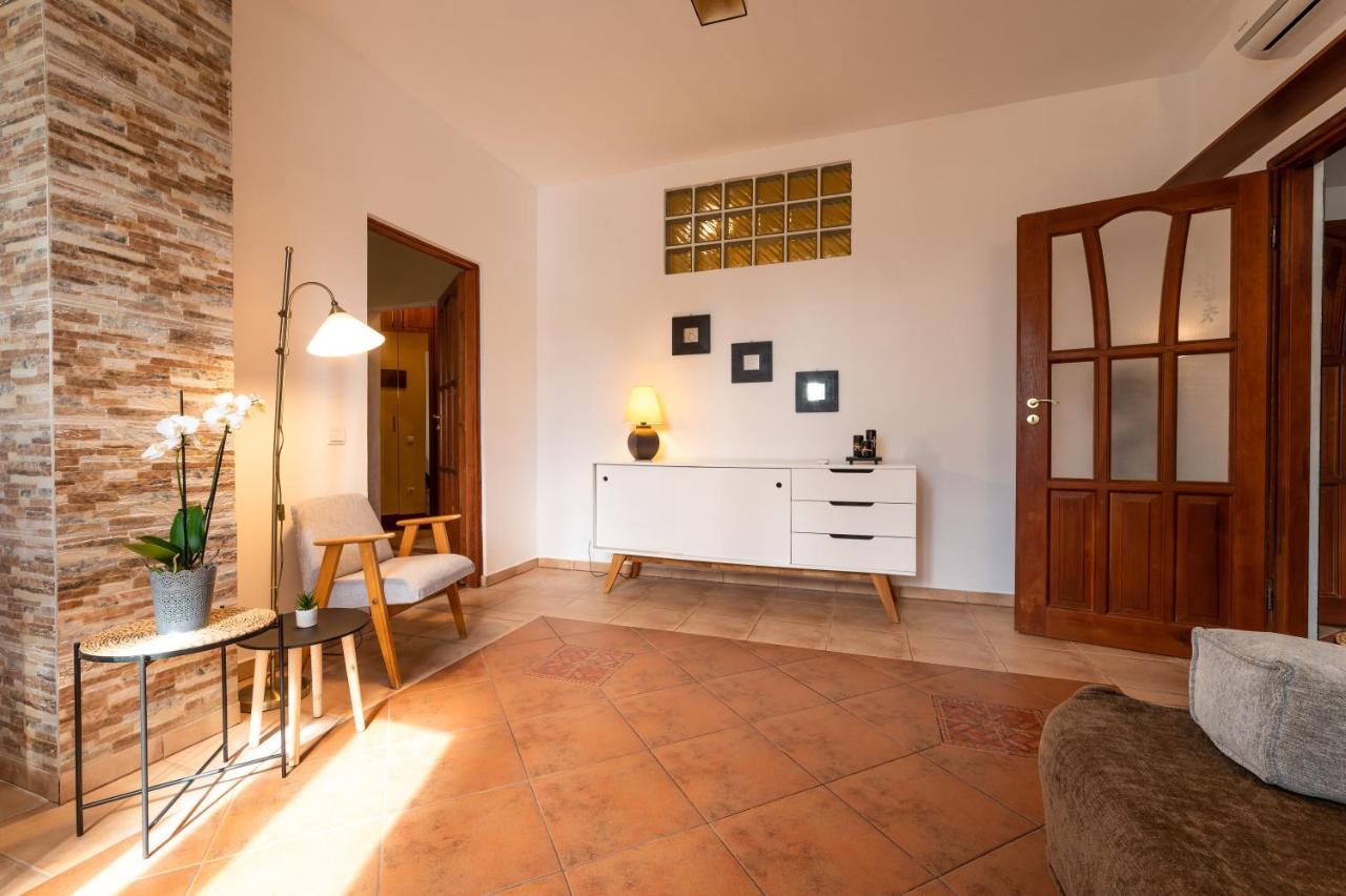 La Lampa Apartments Debrecen Extérieur photo