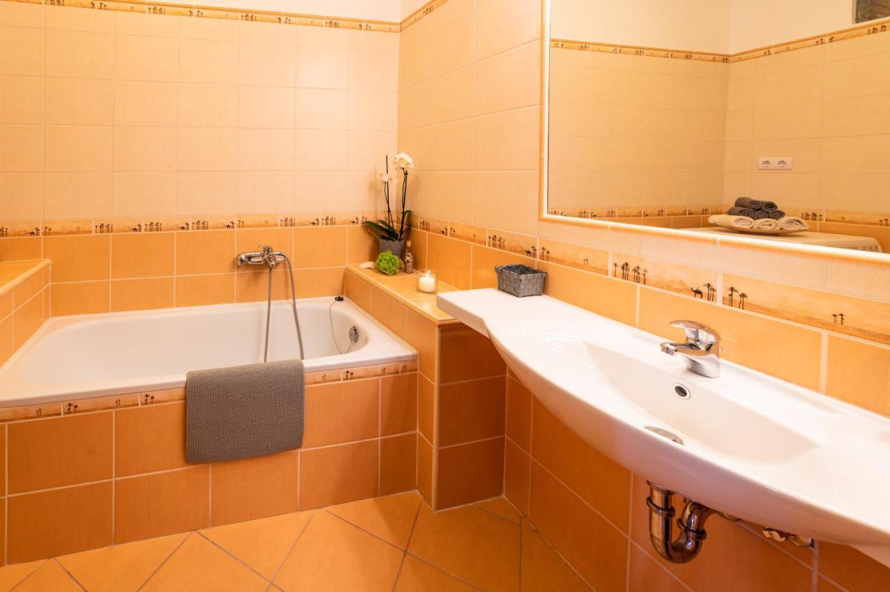 La Lampa Apartments Debrecen Extérieur photo